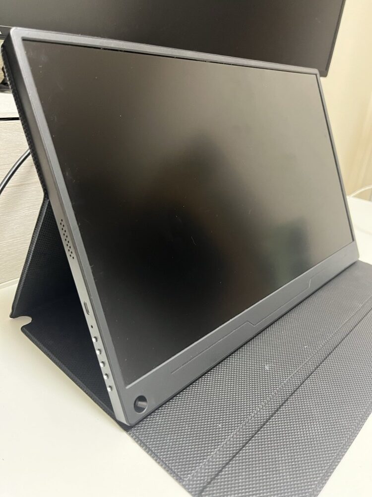 在宅ワークで使うモバイルモニター EVICIV 15.6インチ