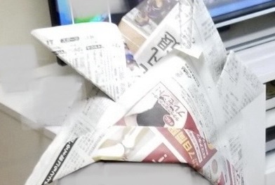 新聞紙で折った兜
